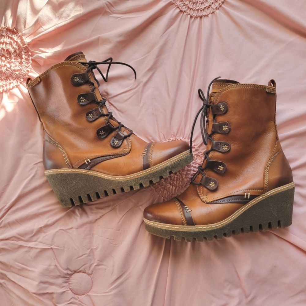 Pikolinos brown leather high laced wedge booties